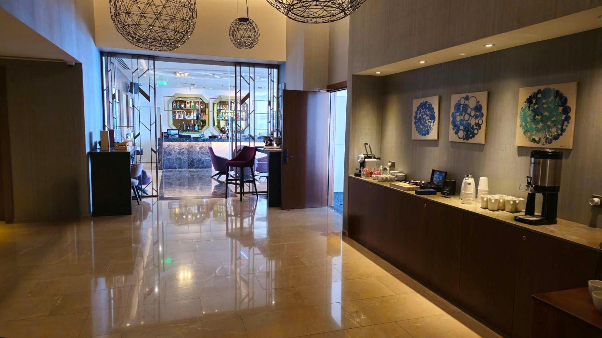 Radisson Blu Hotel, Larnaca Lárnaca Exterior foto The interior of the lounge
